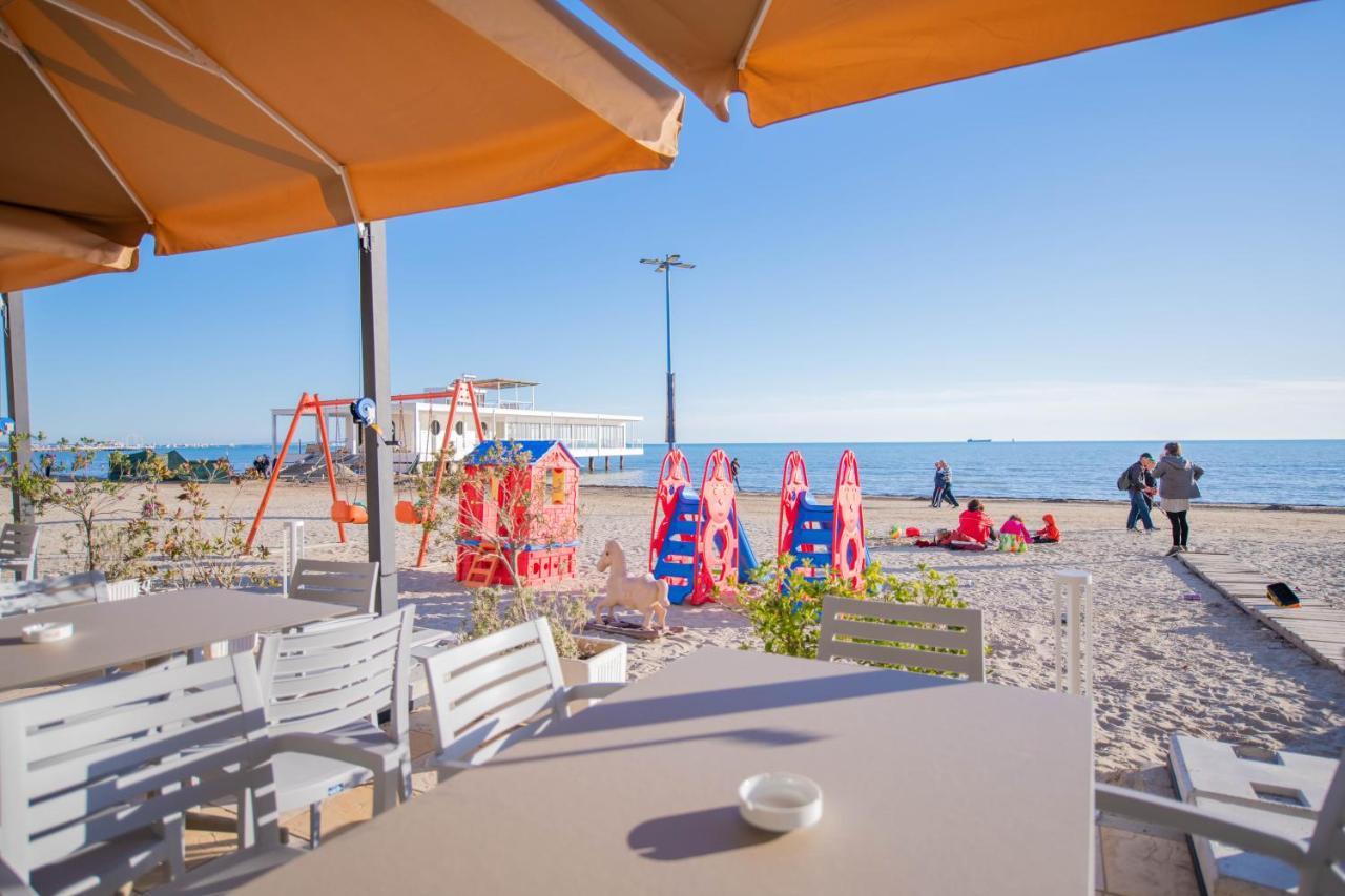 Hotel Zanzi Durrës Buitenkant foto