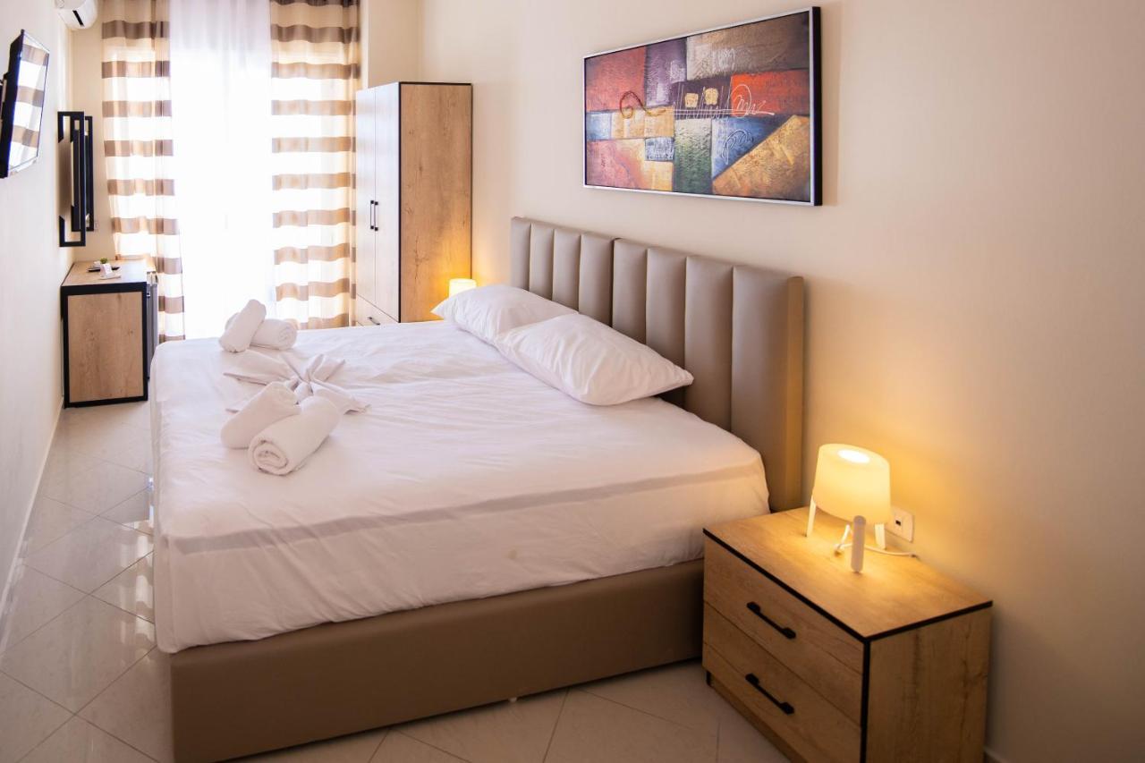 Hotel Zanzi Durrës Buitenkant foto