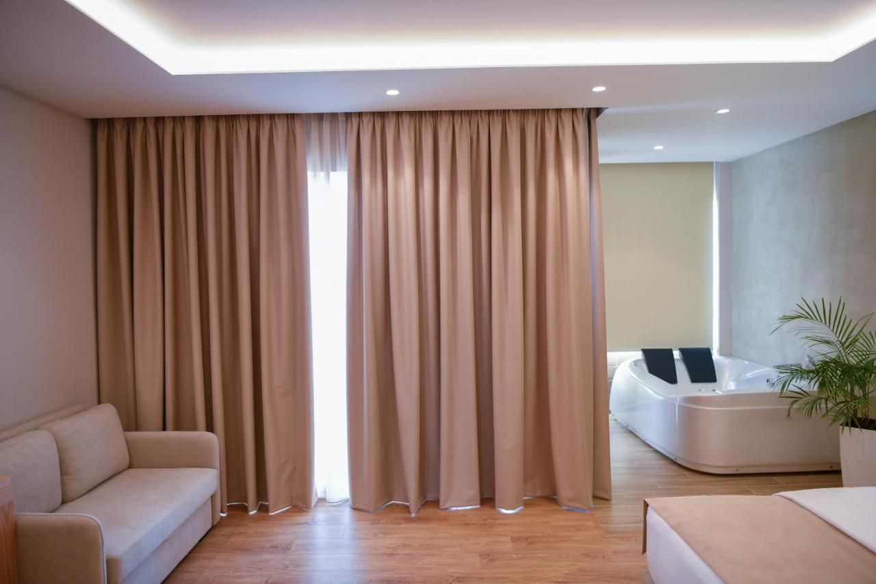 Hotel Zanzi Durrës Buitenkant foto