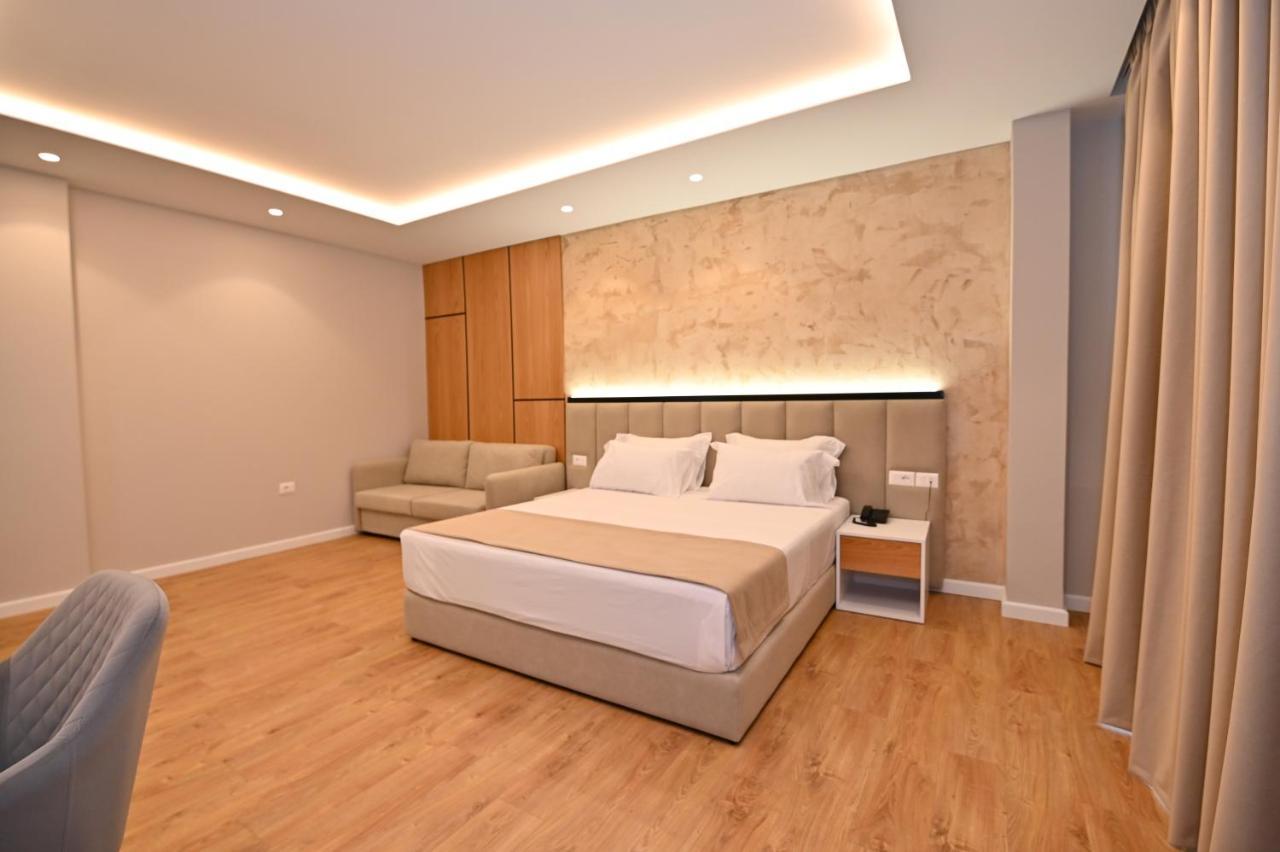 Hotel Zanzi Durrës Buitenkant foto
