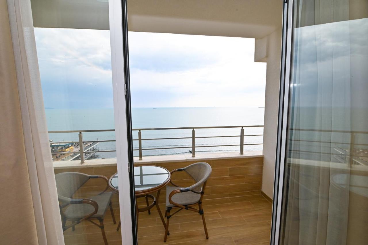 Hotel Zanzi Durrës Buitenkant foto