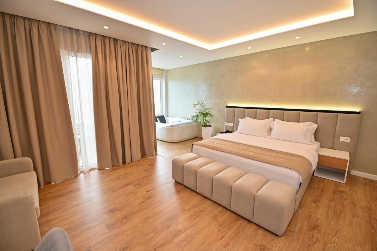 Hotel Zanzi Durrës Buitenkant foto