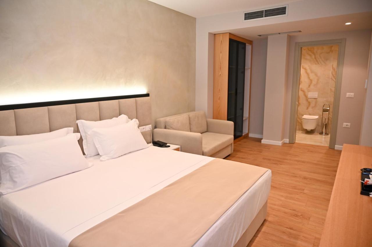 Hotel Zanzi Durrës Buitenkant foto