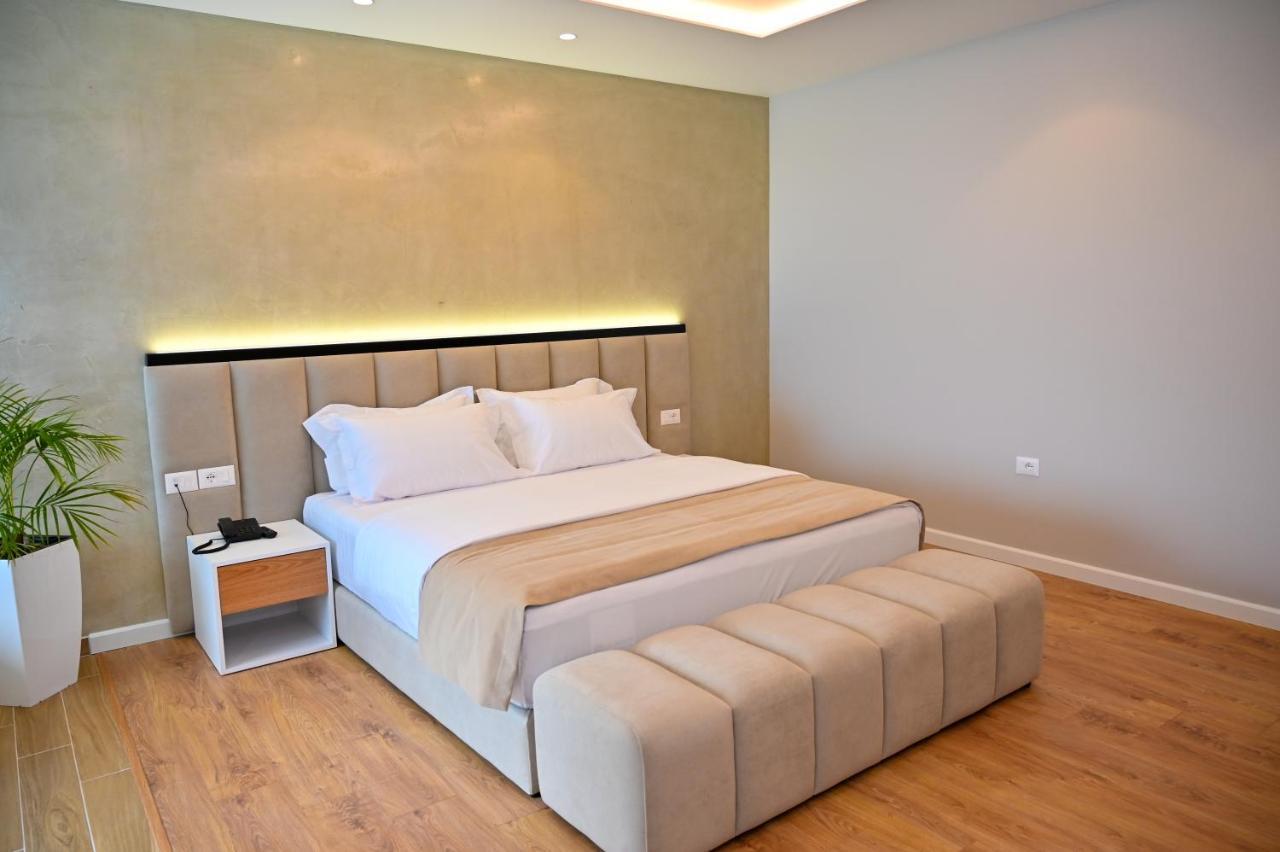 Hotel Zanzi Durrës Buitenkant foto