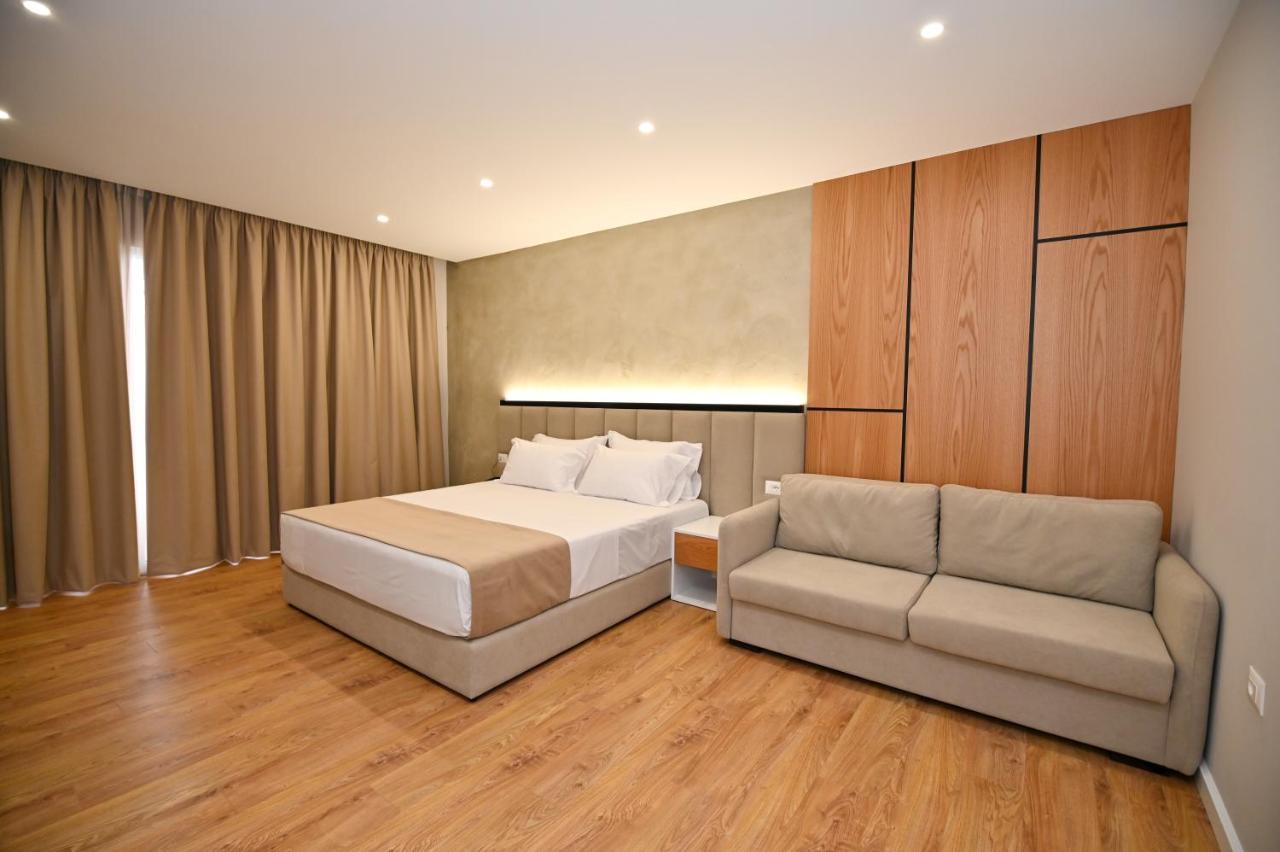Hotel Zanzi Durrës Buitenkant foto