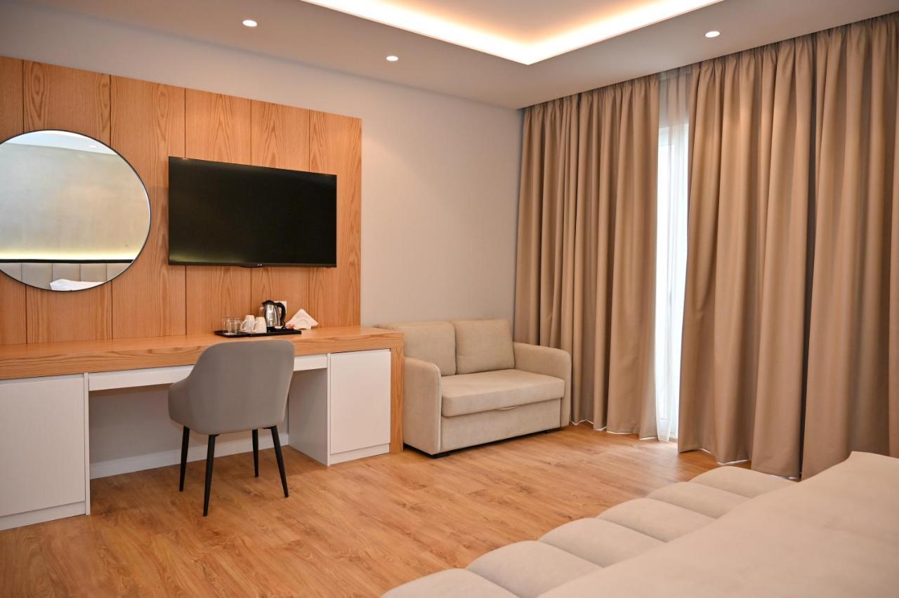 Hotel Zanzi Durrës Buitenkant foto