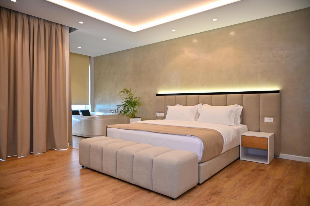 Hotel Zanzi Durrës Buitenkant foto