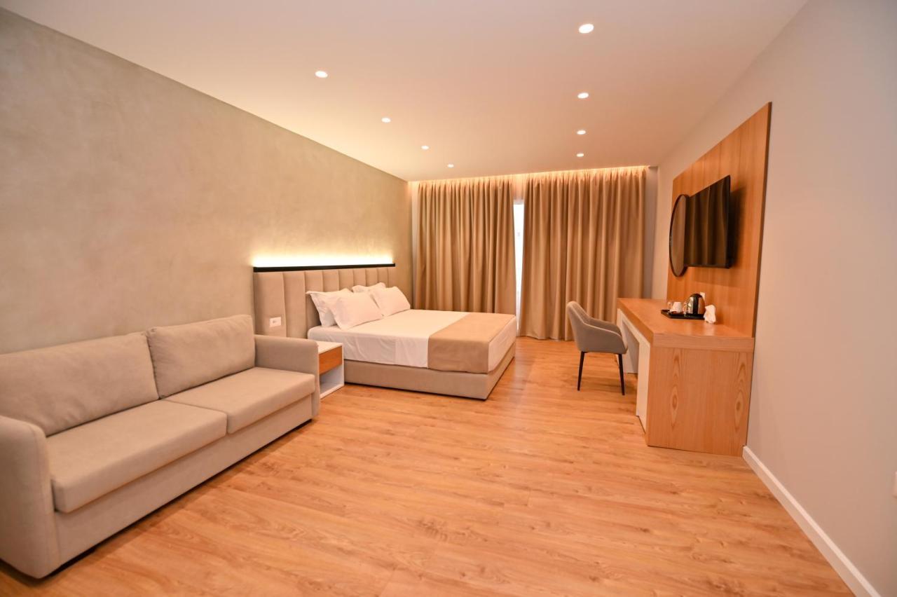 Hotel Zanzi Durrës Buitenkant foto