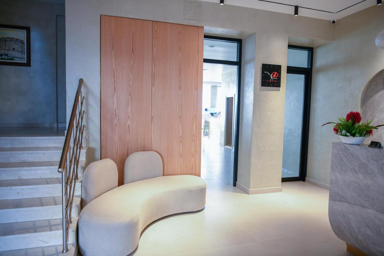 Hotel Zanzi Durrës Buitenkant foto