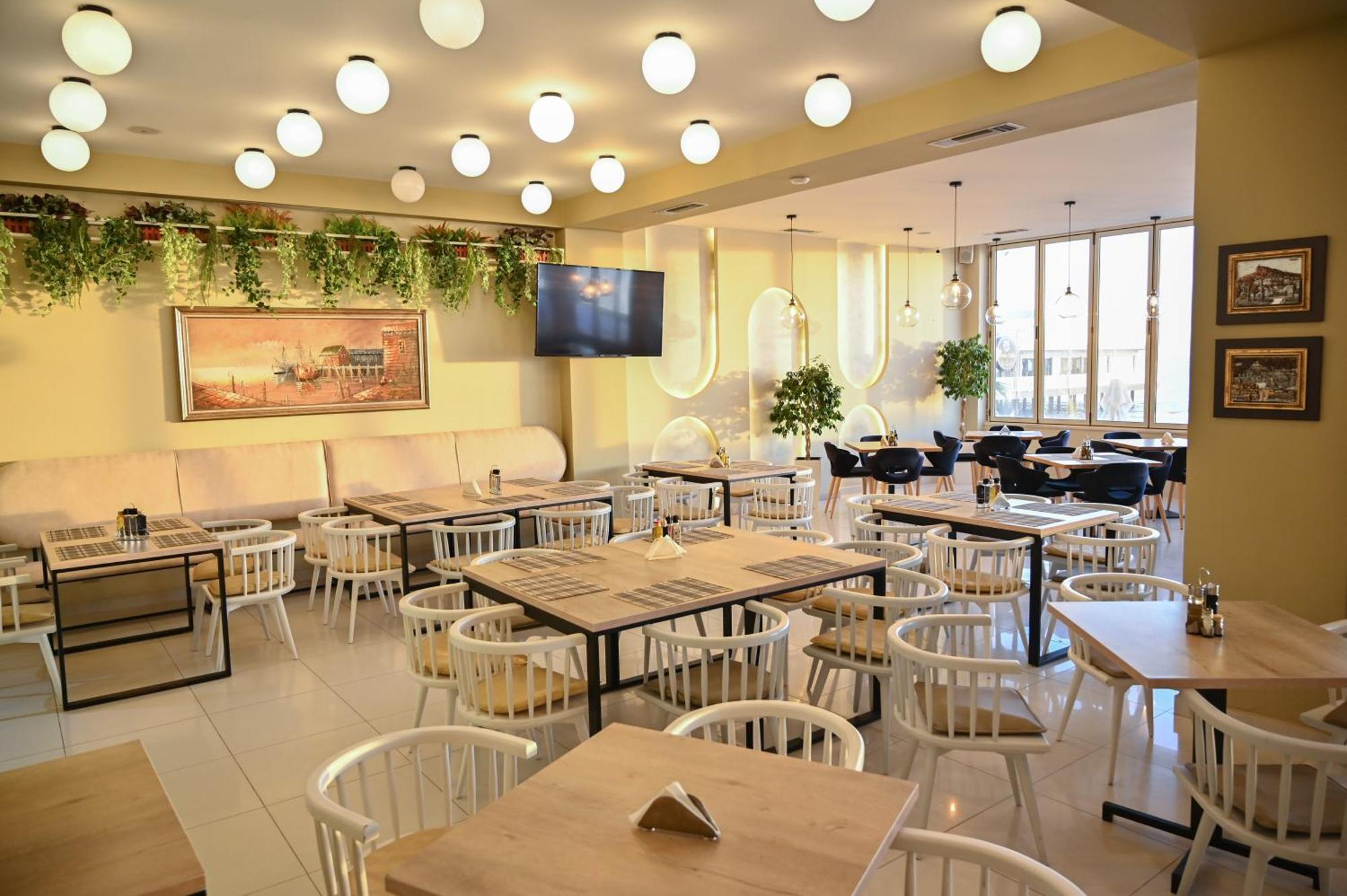 Hotel Zanzi Durrës Buitenkant foto