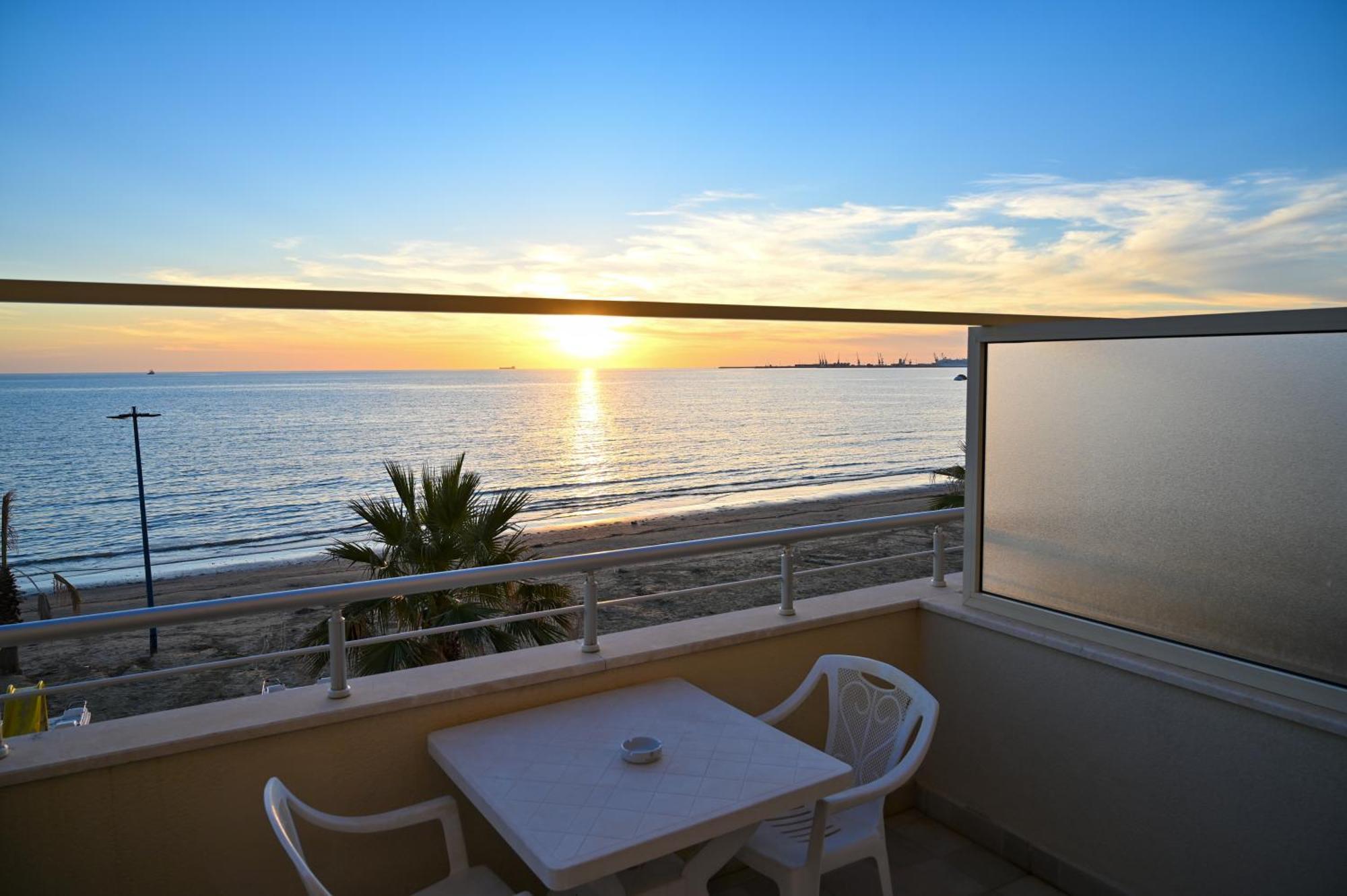 Hotel Zanzi Durrës Buitenkant foto