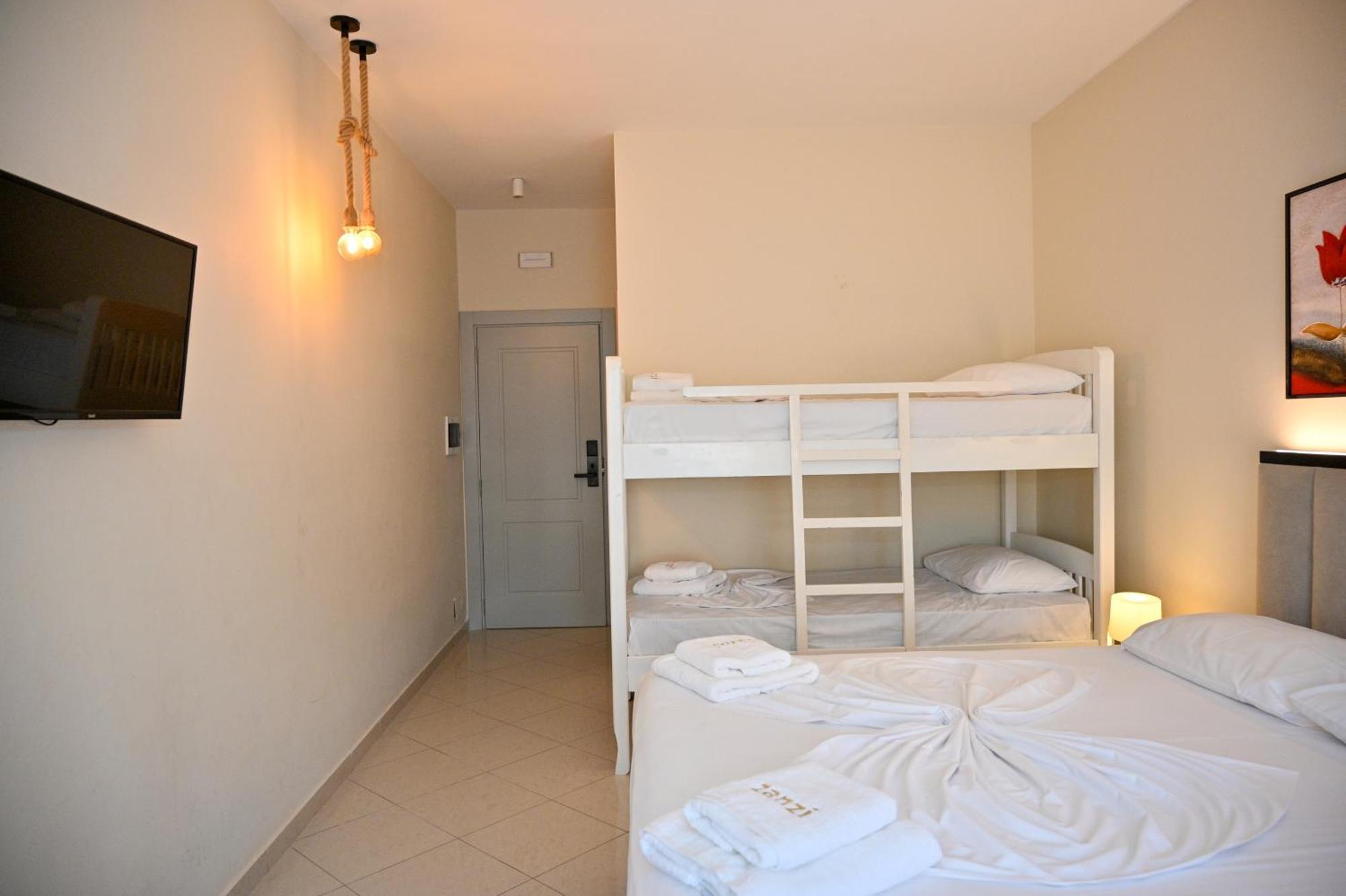 Hotel Zanzi Durrës Buitenkant foto