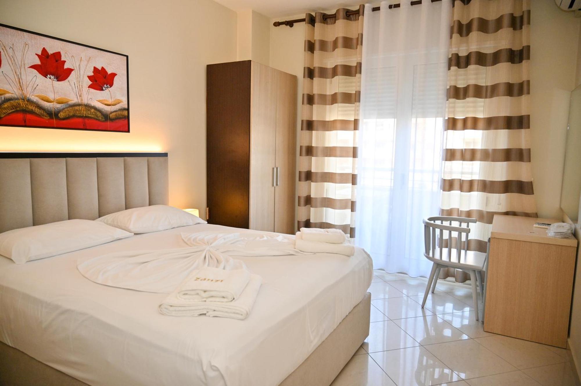 Hotel Zanzi Durrës Buitenkant foto