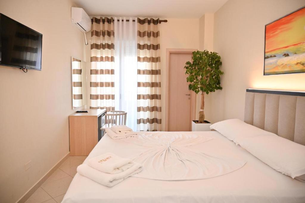 Hotel Zanzi Durrës Buitenkant foto