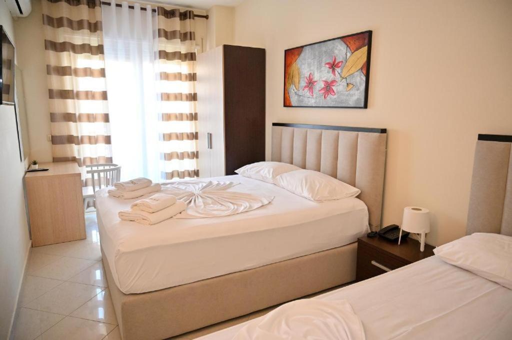 Hotel Zanzi Durrës Buitenkant foto